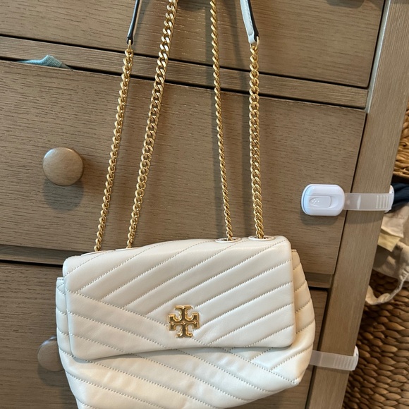 Tory Burch Kira Chevron small leather Crossbody - Picture 3 of 8